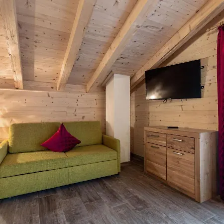 Vintage Chalet With Sauna And Jacuzzi In Domek alpejski *