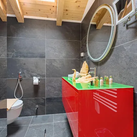 Vintage Chalet With Sauna And Jacuzzi In