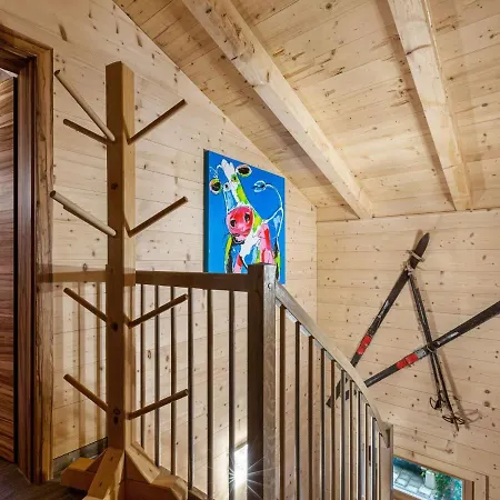 Domek alpejski Vintage Chalet With Sauna And Jacuzzi In